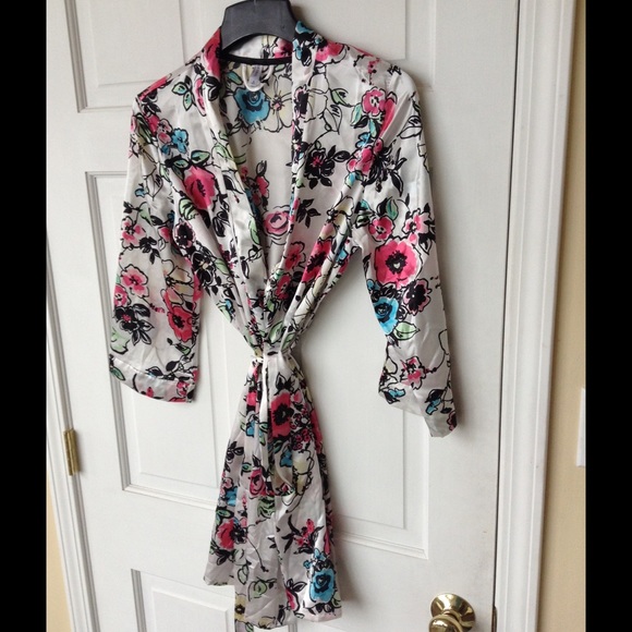 George Floral Robe - Picture 2 of 6